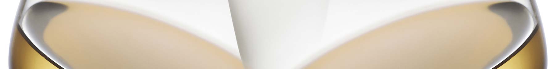 VINIFLORA-CH11-two-glasses-of-white-wine1